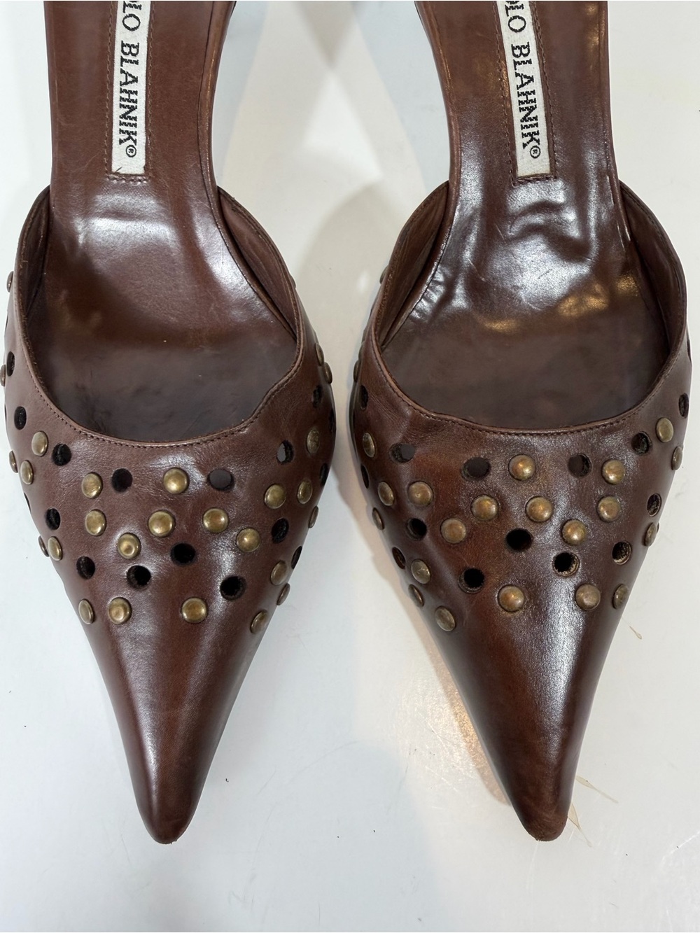 Manolo Blahnik Brown Leather Studded Pointed Toe Kitten Heel Mules Size 38 - Picture 9 of 12